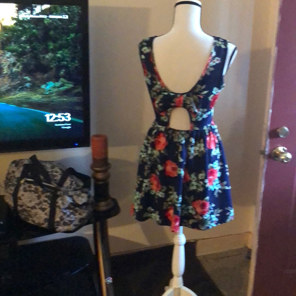 Macy’s Dress 👗 - Picture 3 of 8